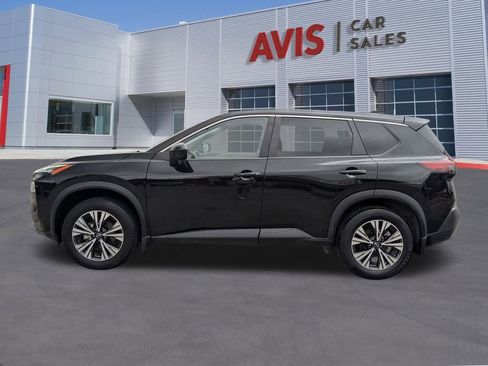 Used 2023 Nissan Rogue SV image 2