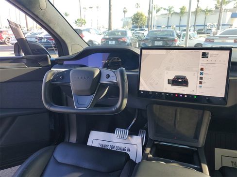 Used 2023 Tesla Model X Standard Range image 9
