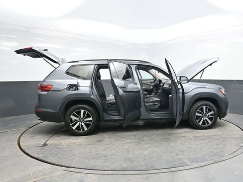 Used 2023 Volkswagen Atlas SE image 42