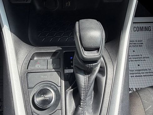 Used 2025 Toyota RAV4 XLE AWD/4WD image 30