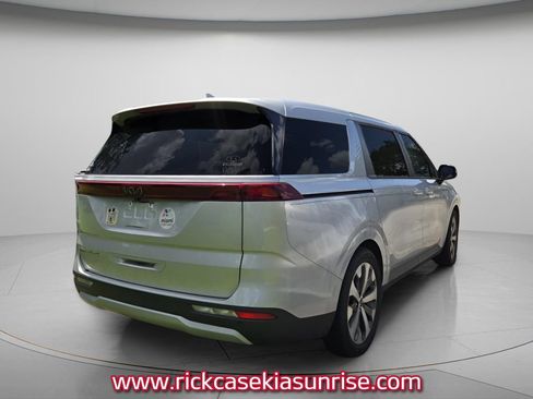 Used 2022 Kia Carnival LX FWD image 8
