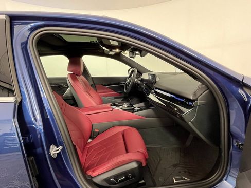 Certified 2025 BMW 530i xDrive image 24