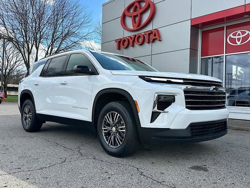 Used 2026 Chevrolet Traverse LT image 8