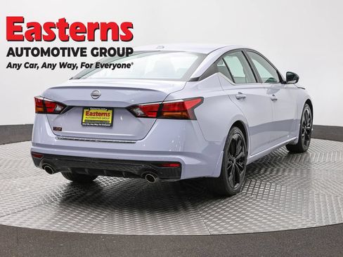 Used 2023 Nissan Altima 2.5 SR w/ SR Premium Package FWD image 5