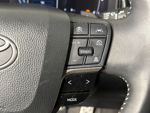 Used 2025 Toyota Camry SE image 25