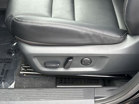 Used 2026 Nissan Rogue SL FWD image 14
