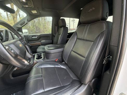 Used 2022 Chevrolet Silverado 1500 High Country w/ Technology Package image 18