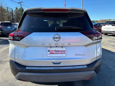 Used 2023 Nissan Rogue SV image 6