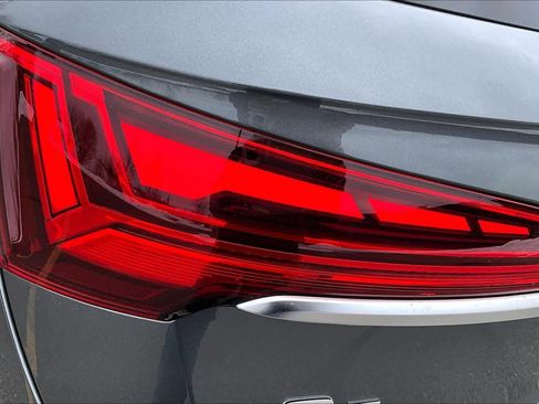 Used 2024 Audi Q5 2.0T Premium image 28