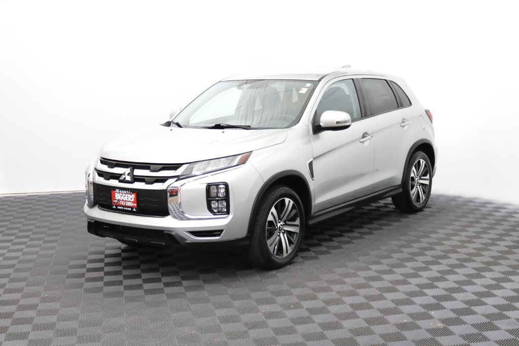 Used 2020 Mitsubishi Outlander Sport SE AWD/4WD image 3