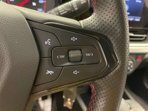 Used 2024 Chevrolet Trax RS FWD image 19