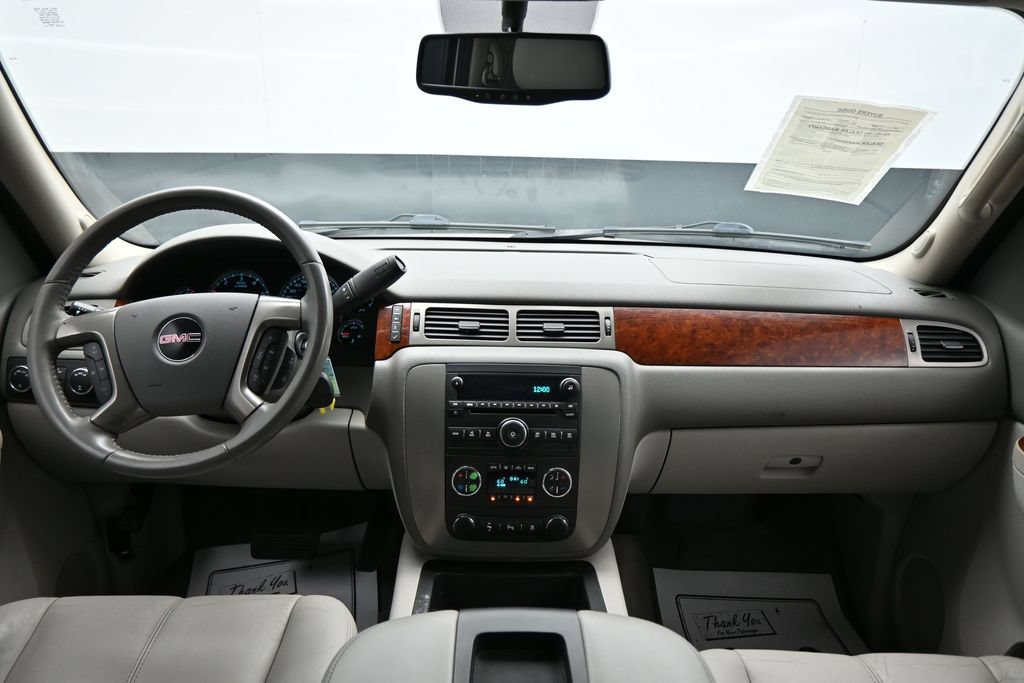 Used 2011 GMC Yukon XL SLT w/ SLT-2 Equipment Package AWD/4WD image 14