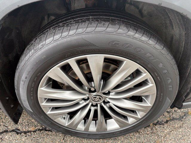 Used 2020 Toyota Highlander Platinum AWD/4WD image 22