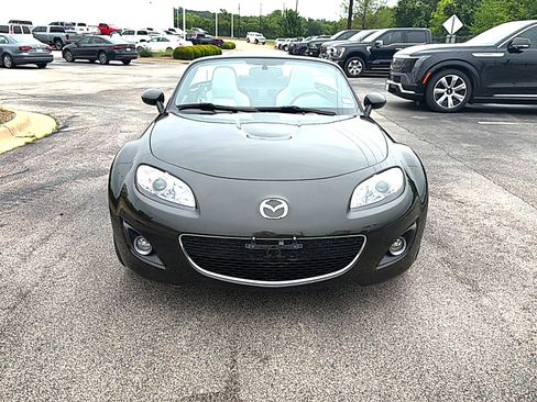 Used 2011 MAZDA MX-5 Miata Grand Touring RWD image 2