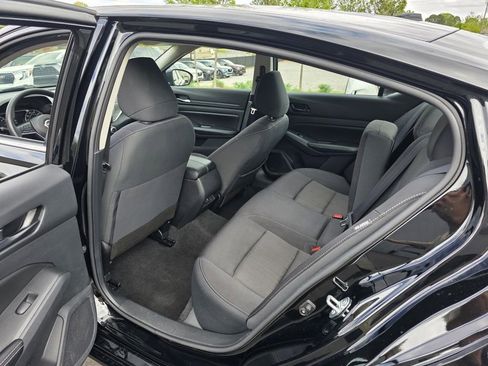 Used 2024 Nissan Altima 2.5 SV AWD/4WD image 23