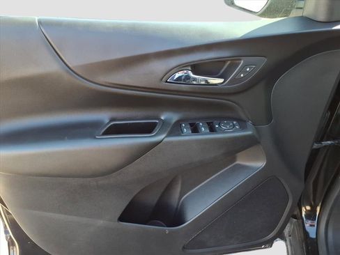Used 2020 Chevrolet Equinox LT image 18