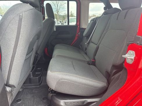 Used 2025 Jeep Wrangler Unlimited Sahara AWD/4WD image 29