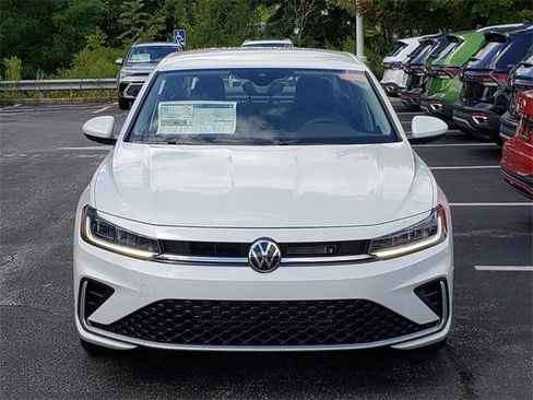 New 2025 Volkswagen Jetta SE image 5