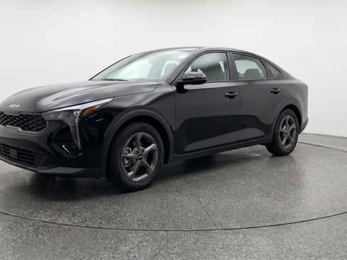 Used 2025 Kia K4 LXS image 3