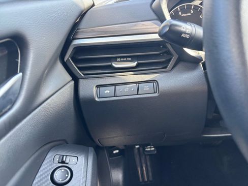 Used 2025 Nissan Altima 2.5 SV FWD image 33