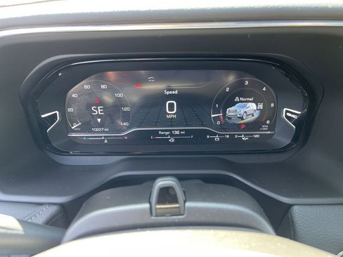 Used 2024 GMC Yukon Denali w/ Advanced Technology Package AWD/4WD image 11