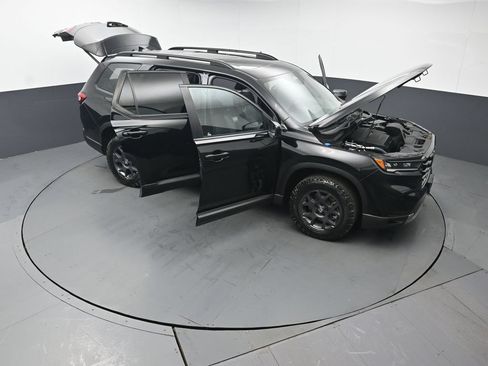 Certified 2023 Honda Pilot TrailSport image 50