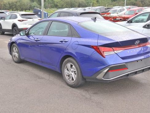 Used 2024 Hyundai Elantra SE FWD image 3