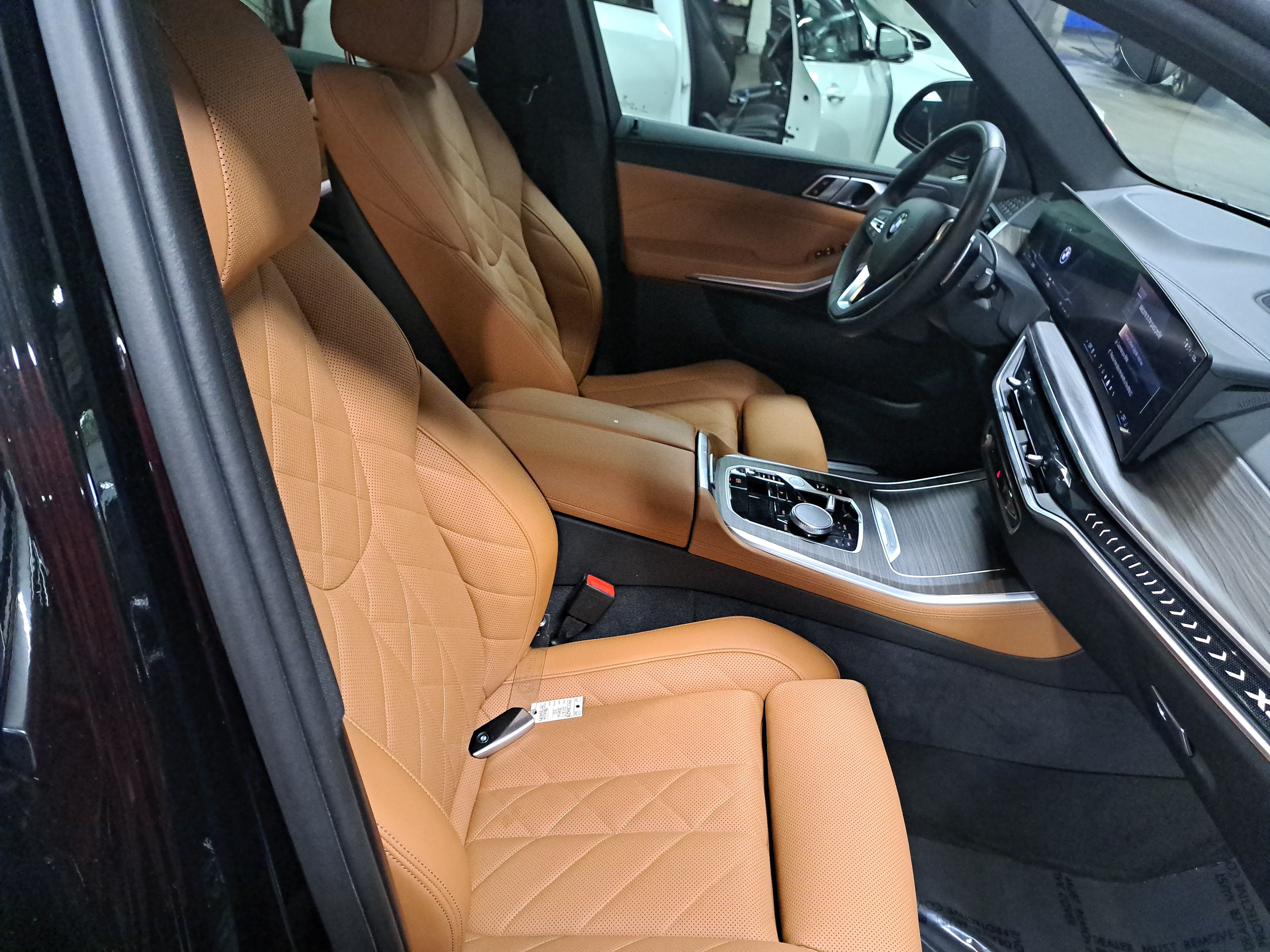 Certified 2024 BMW X5 xDrive40i w/ Parking Assistance Package AWD/4WD image 11