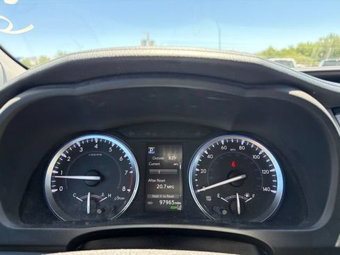Used 2017 Toyota Highlander SE w/ Carpet Mat Package AWD/4WD image 19