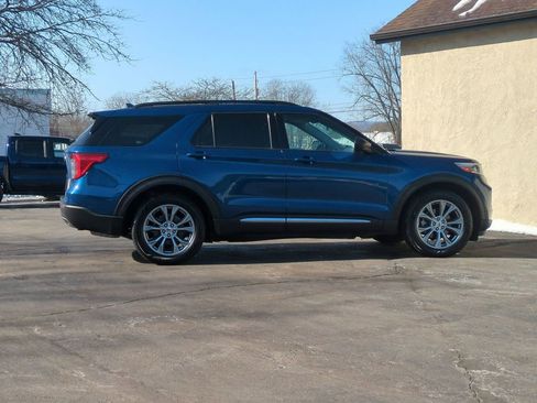 Used 2020 Ford Explorer XLT w/ Equipment Group 202A image 4