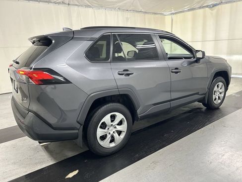Used 2021 Toyota RAV4 LE AWD/4WD image 2
