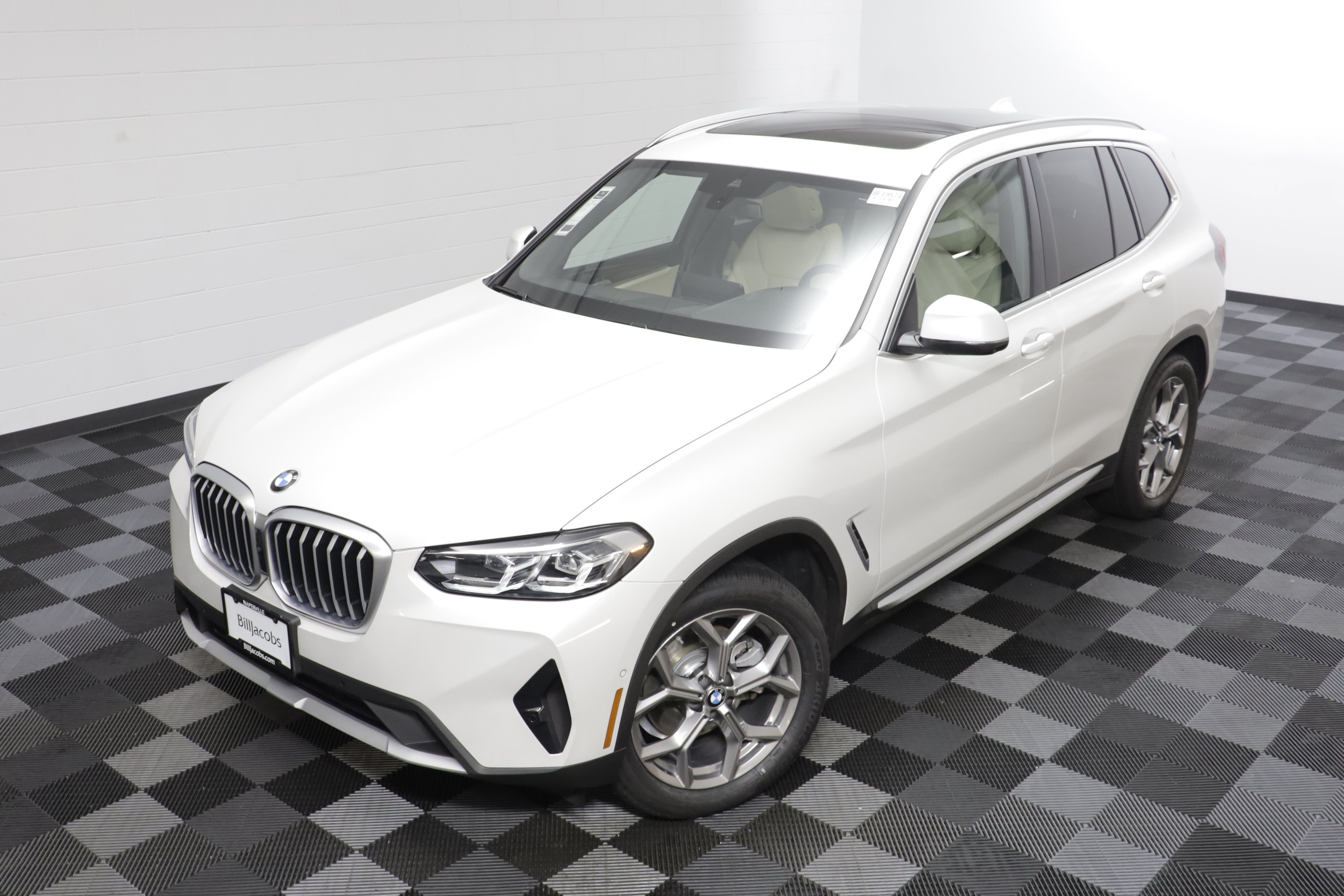 Used 2023 BMW X3 xDrive30i w/ Premium Package AWD/4WD image 2