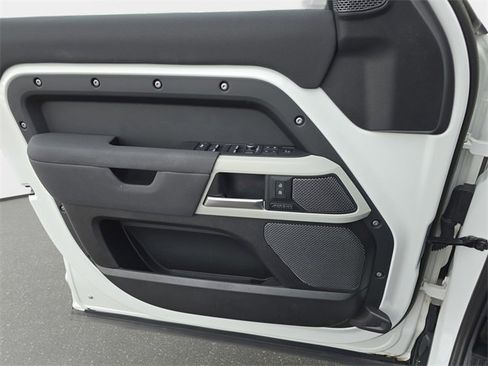 Used 2023 Land Rover Defender 110 SE image 25