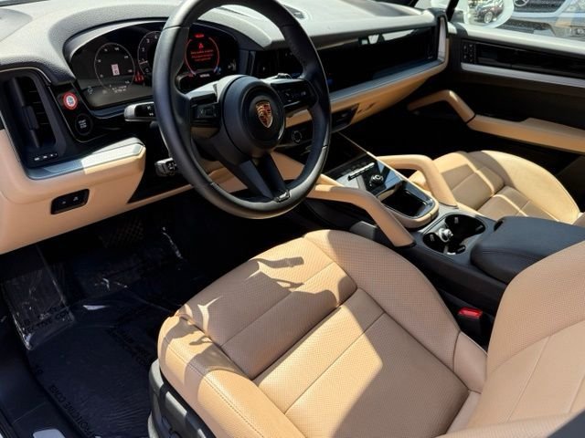 Used 2025 Porsche Cayenne AWD/4WD image 4