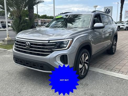 Certified 2025 Volkswagen Atlas SE image 3