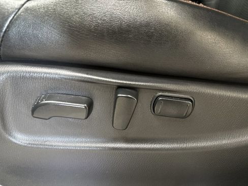 Used 2018 Nissan Armada Platinum w/ Interior Lighting Package image 28