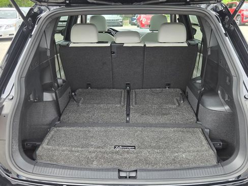 Used 2023 Volkswagen Tiguan SE R-Line FWD image 15