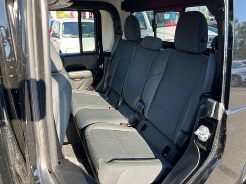 Used 2024 Jeep Gladiator Sport AWD/4WD image 19