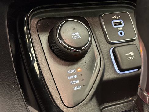 Used 2021 Jeep Compass Latitude w/ Sun and Sound Group AWD/4WD image 28