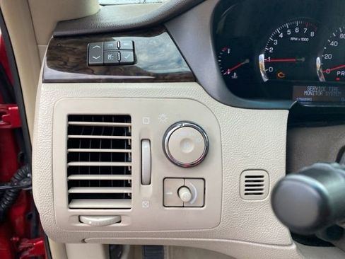 Used 2011 Cadillac DTS Luxury image 16