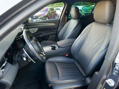 Used 2023 Maserati Grecale GT AWD/4WD image 23