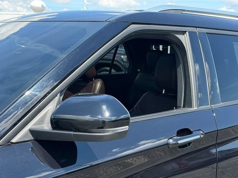 Used 2023 Ford Explorer Platinum w/ Technology Package AWD/4WD image 8