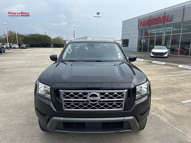 Used 2022 Nissan Frontier SV RWD image 2