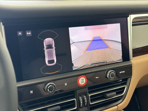 New 2026 Porsche Macan image 22
