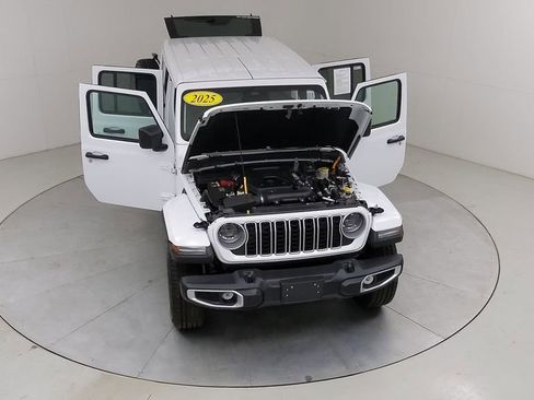Used 2025 Jeep Wrangler Unlimited Sahara AWD/4WD image 44