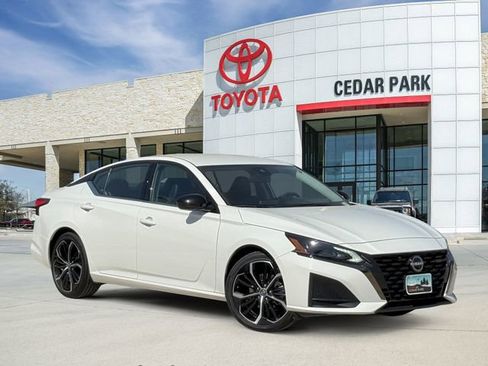 Used 2024 Nissan Altima 2.5 SR image 1