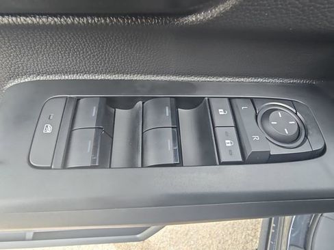 Used 2025 Toyota Tacoma SR5 image 27