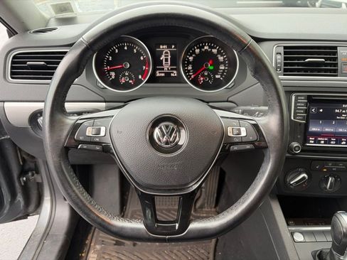 Used 2017 Volkswagen Jetta SE FWD image 17