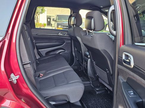 Used 2021 Jeep Grand Cherokee Laredo image 26