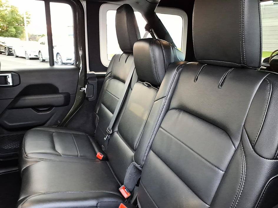Used 2021 Jeep Wrangler Unlimited Sahara AWD/4WD image 18